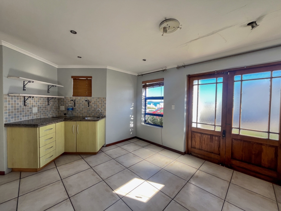 To Let 5 Bedroom Property for Rent in Paradise Beach Western Cape